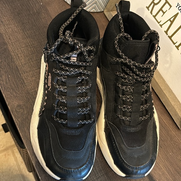 Puma Shoes - Picture 2 of 5